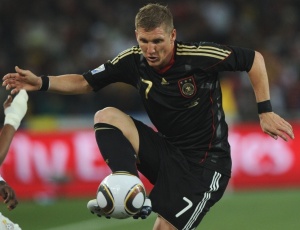 Schweinsteiger foi destaque no 1 a 0 sobre Gana, mas pode desfalcar equipe diante da Inglaterra
