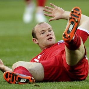 Segundo técnico Fabio Capello, problema não tirará Wayne Rooney do jogo das oitavas de final