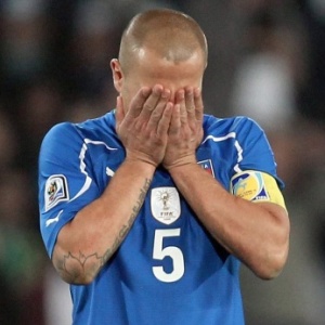 Cannavaro lamenta a derrota para Eslovquia e eliminao precoce da Itlia da Copa do Mundo