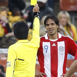 Paraguaio Roque Santa Cruz recebeu carto amarelo durante a partida contra Nova Zelndia