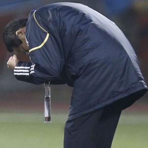 Aps ser muito criticado, tcnico Takeshi Okada conduz o Japo s oitavas de final da Copa-2010