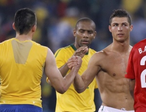 Equipes entraram dispostas a evitar sustos, diz Lucio, 'sombra' de Cristiano Ronaldo no jogo