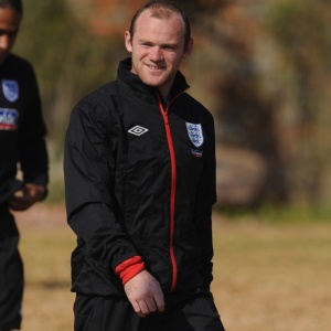Wayne Rooney participa normalmente do treinamento da seleo inglesa em Rustemburgo