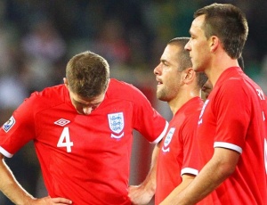 Gerrard, Terry e Joe Cole mostram semblante de tristeza aps derrota da Inglaterra para a Alemanha