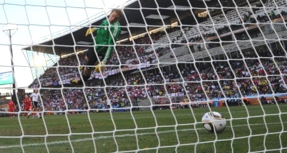 Gol não marcado leva ingleses a fazer coro por tecnologia de tira-teima em  jogos de futebol - BBC News Brasil