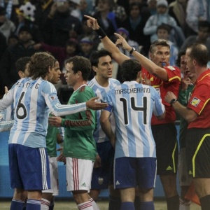 rbitro italiano Roberto Rosetti errou ao validar gol de Tevez nas oitavas de final contra o Mxico