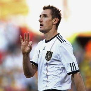 Klose est a trs gols do recorde de Ronaldo, maior goleador das Copas do Mundo com 15