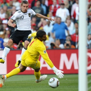 Fundamental contra a Inglaterra, Podolski pode ser desfalque nas quartas de final, contra a Argentina