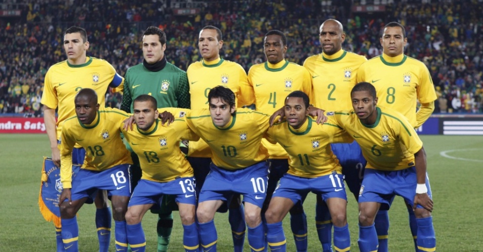 Seleção brasileira começou o jogo contra o Chile com Ramires (18) e Daniel Alves (13) nos lugares de Felipe Melo e Elano