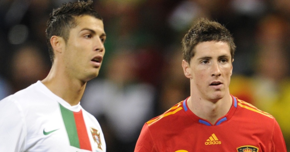 Cristiano Ronaldo e Fernando Torres, no jogo entre Portugal e Espanha