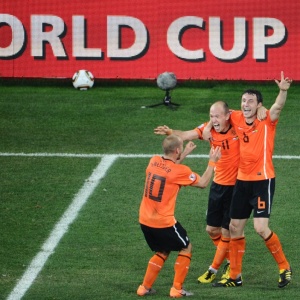 Holandeses festejam vitria sobre o Brasil; contra o Uruguai, na semifinal, calo tambm ser laranja