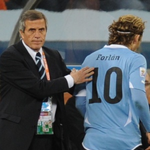 Tabrez explicou que a substituio de Forln (d) durante a derrota aconteceu por causa de contuso