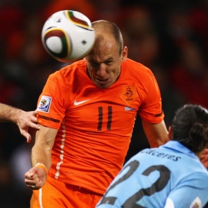 Arjen Robben aponta Xavi e Iniesta como perigos