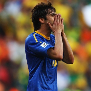 Kaká lamenta na derrota do Brasil para a Holanda pelas quartas de final da Copa do Mundo