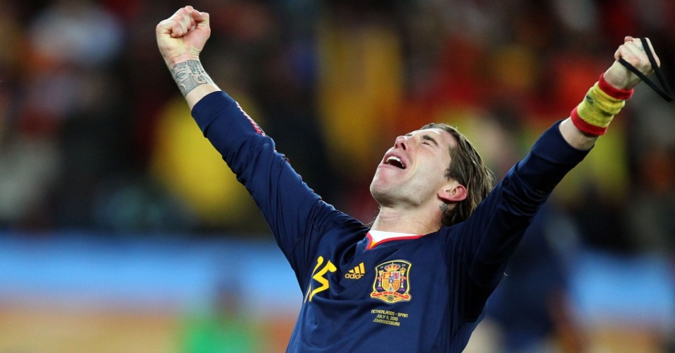 Sergio Ramos comemora após a final da Copa, em que a Espanha venceu a Holanda e conquistou o título