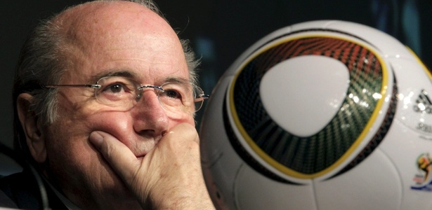Blatter acredita que ofensas ocorridas em campo devem ser encerradas após apito final - Lavandeira jr/EFE